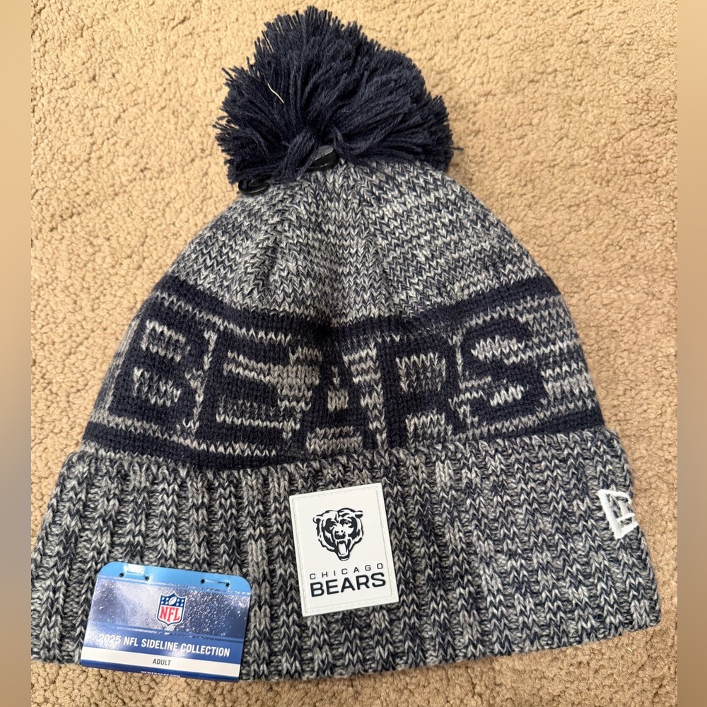 Chicago Bears NFL New Era 2025 Sideline Collection Knit Pom Beanie NEW W TAGS